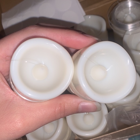 Flameless Floating Tea Lights - Picture 6 of 7